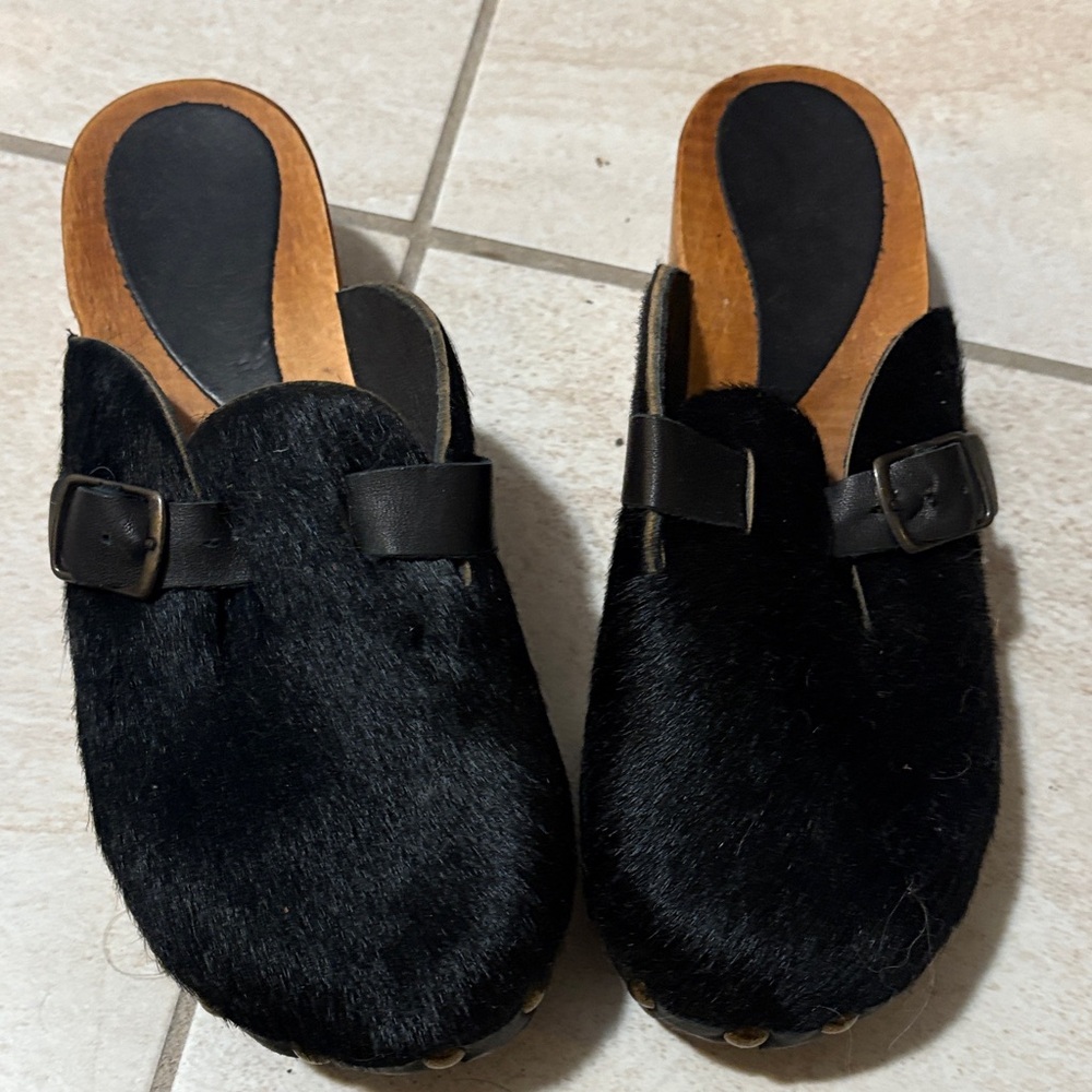 Black Fur Women's Clogs